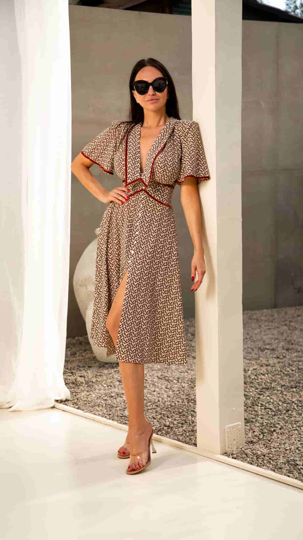Dress with an abstract print, contrasting trim and a detachable collar
