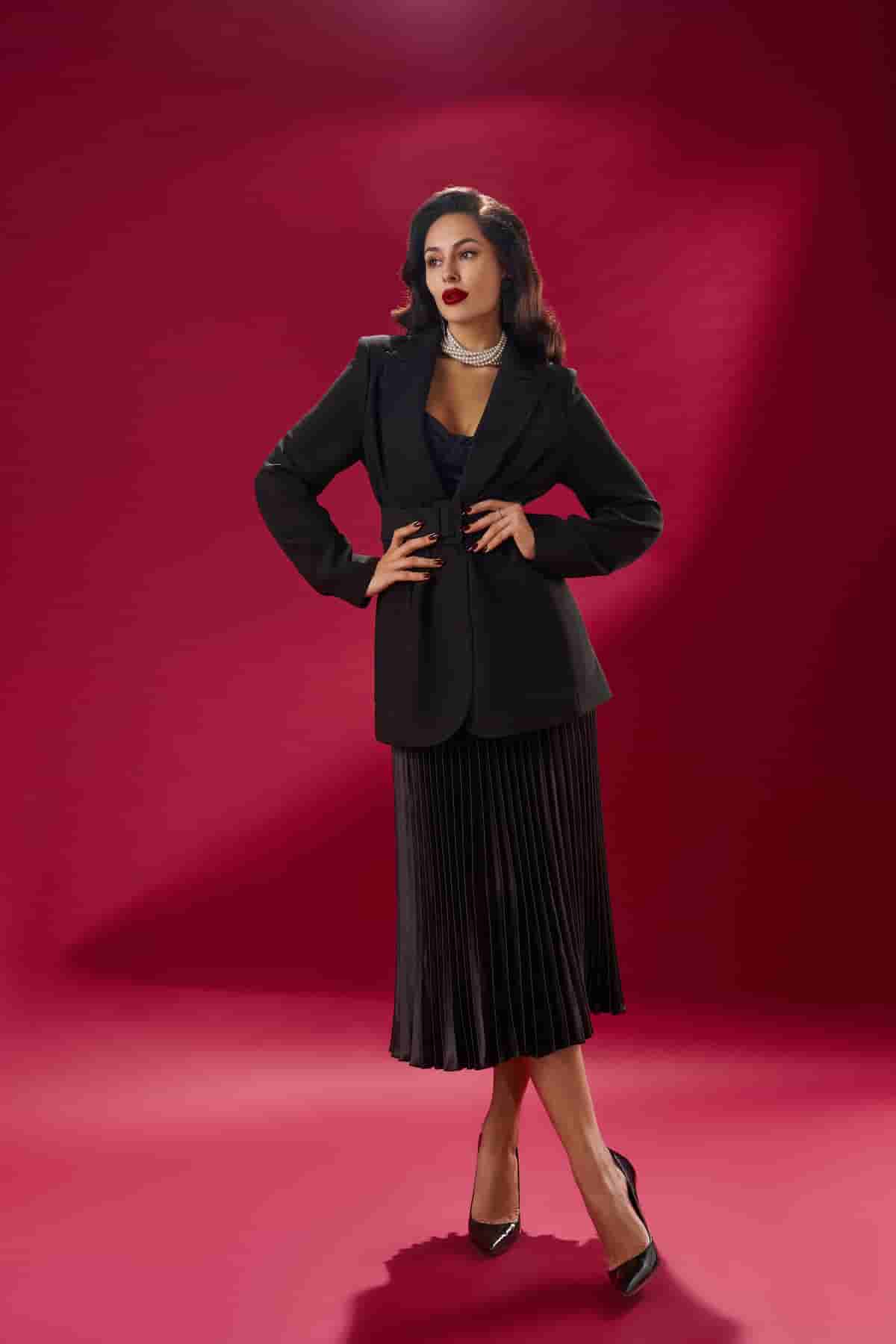 Long jacket of black color with a belt