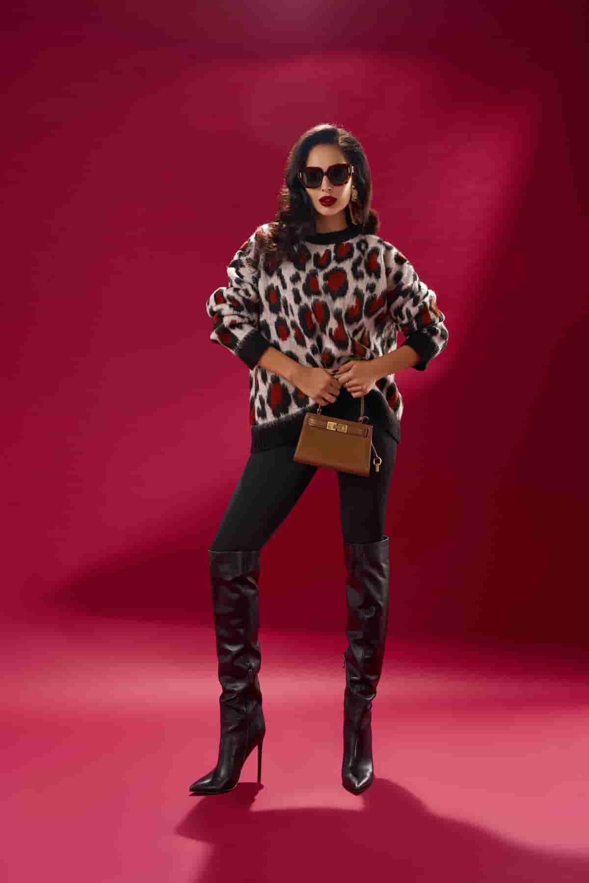 Leo print sweater
