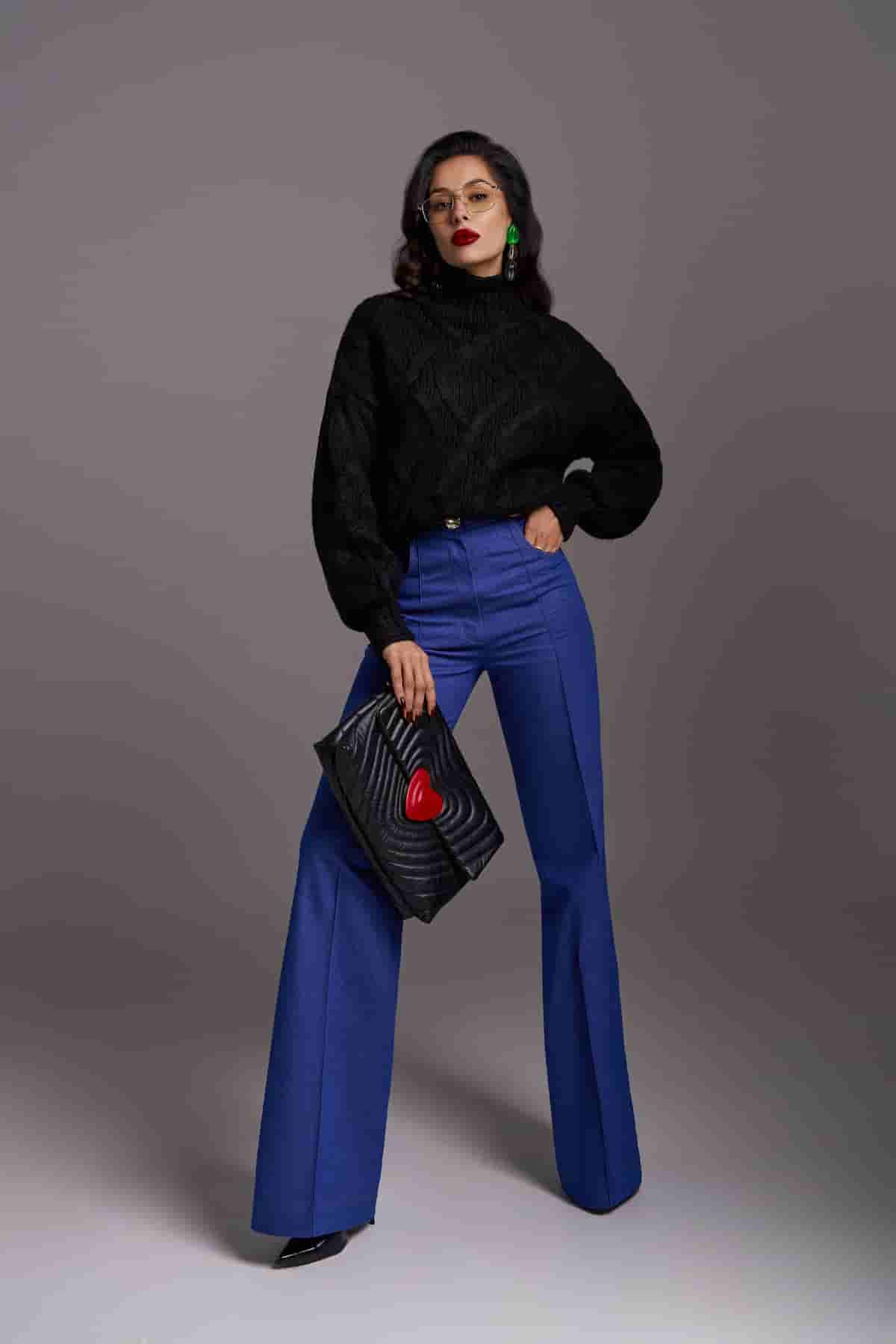Sweater with a high neck of black color