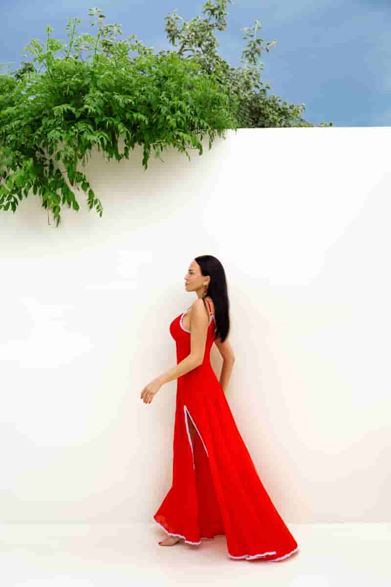 Chiffon dress with thin straps and contrasting lace trim