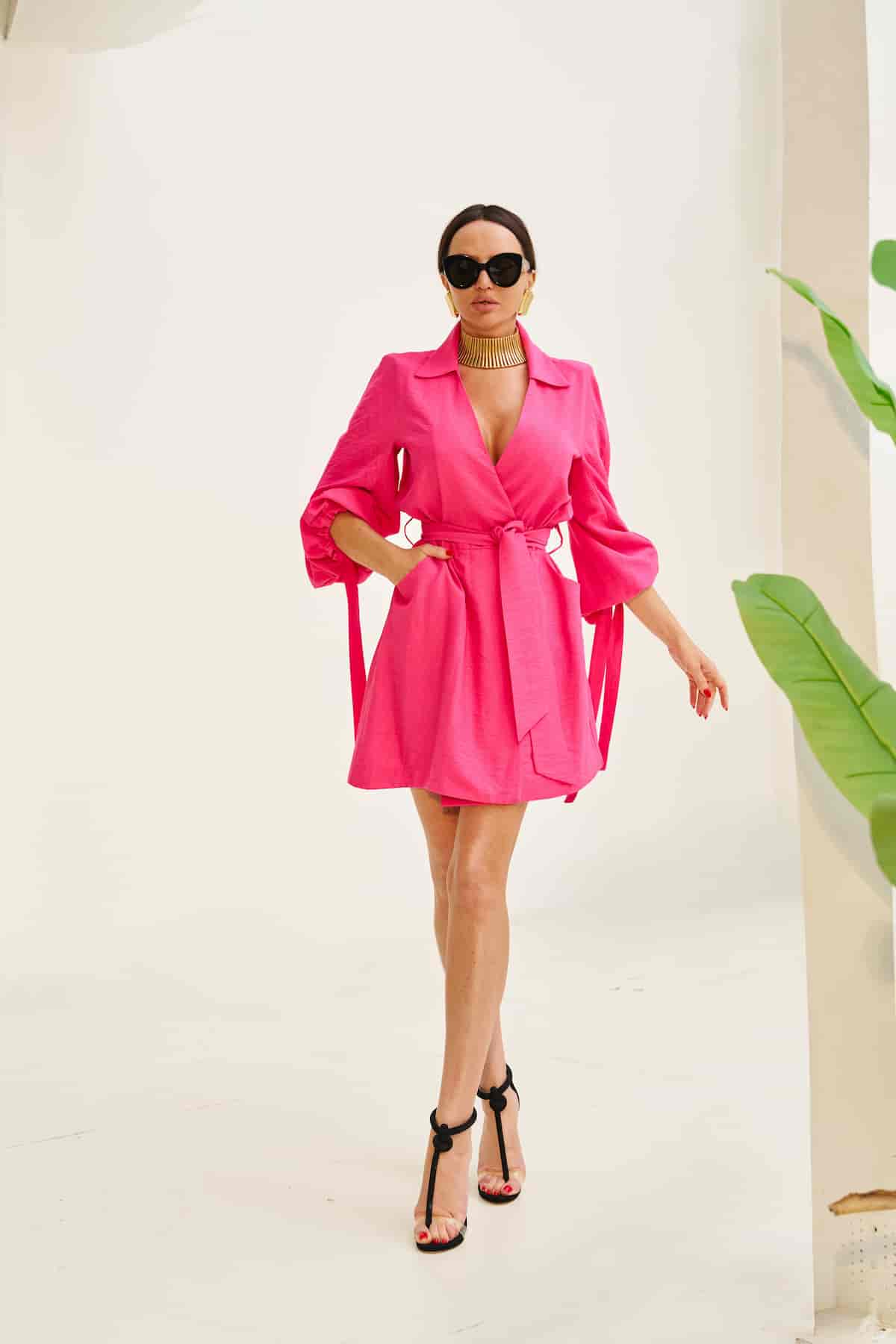 Fuchsia dress made of pressed silk with puffed sleeves