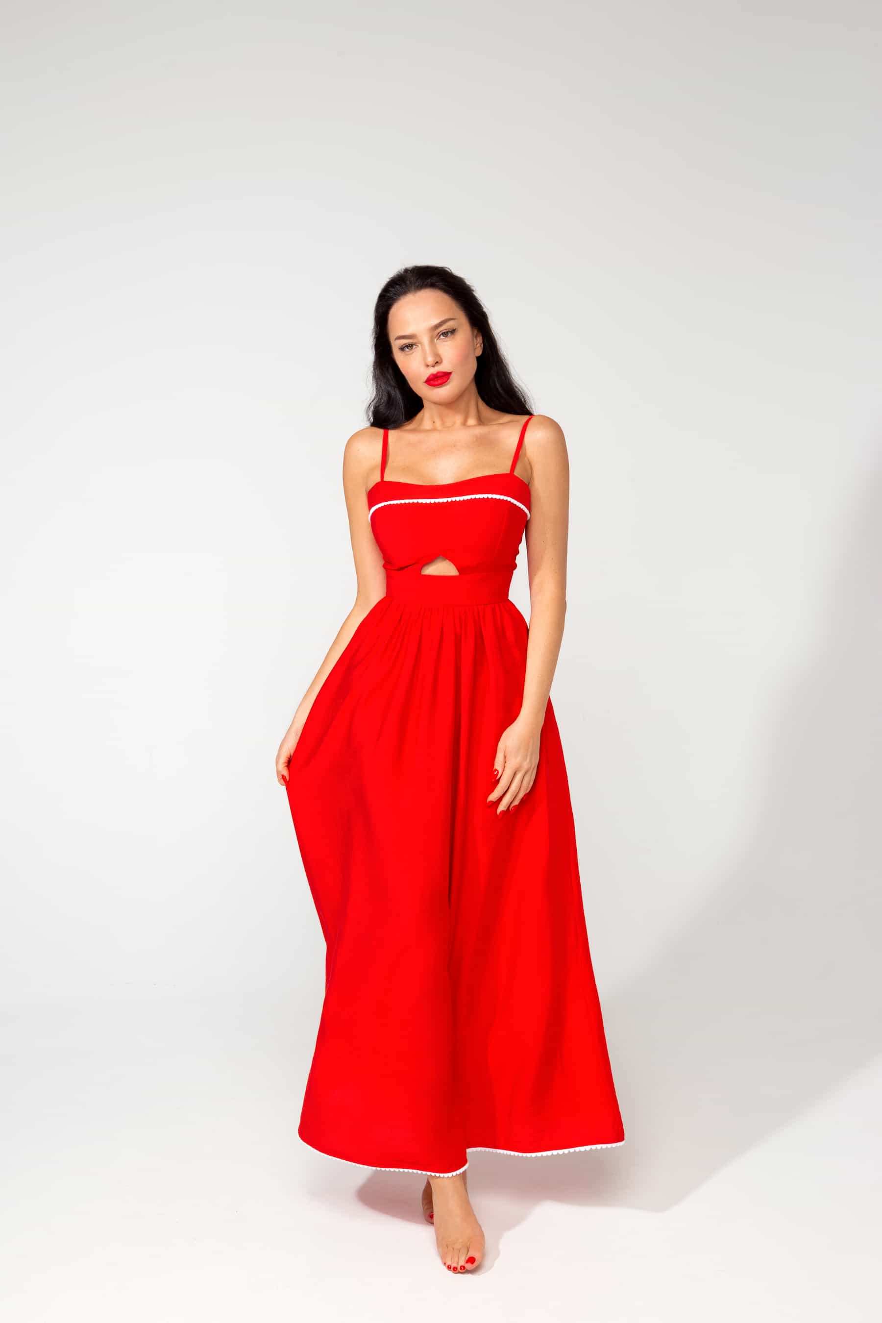 Сукня з віскози червоного кольору з контрастним оздобленням