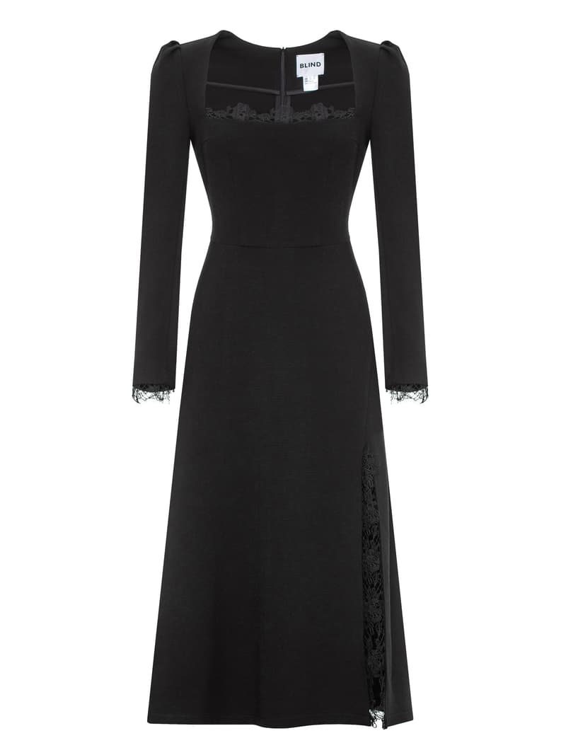 Dress with a square neckline and decorated with braided Spanish lace