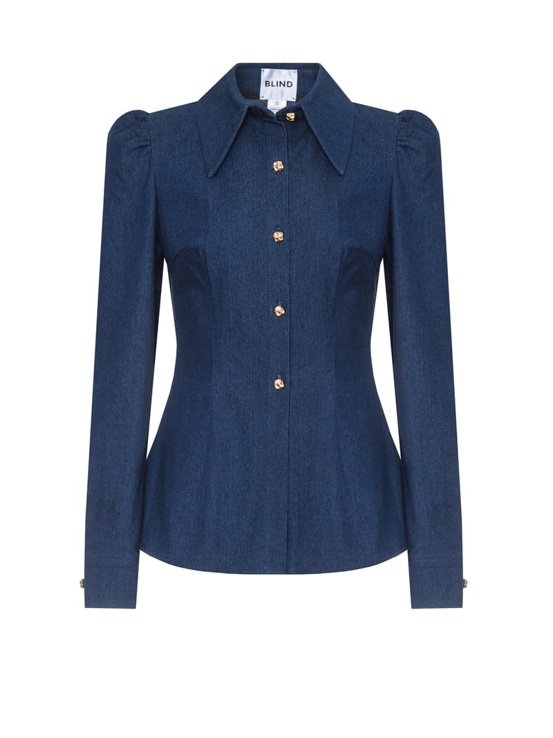 A fitted denim shirt with buttons in a classic cut