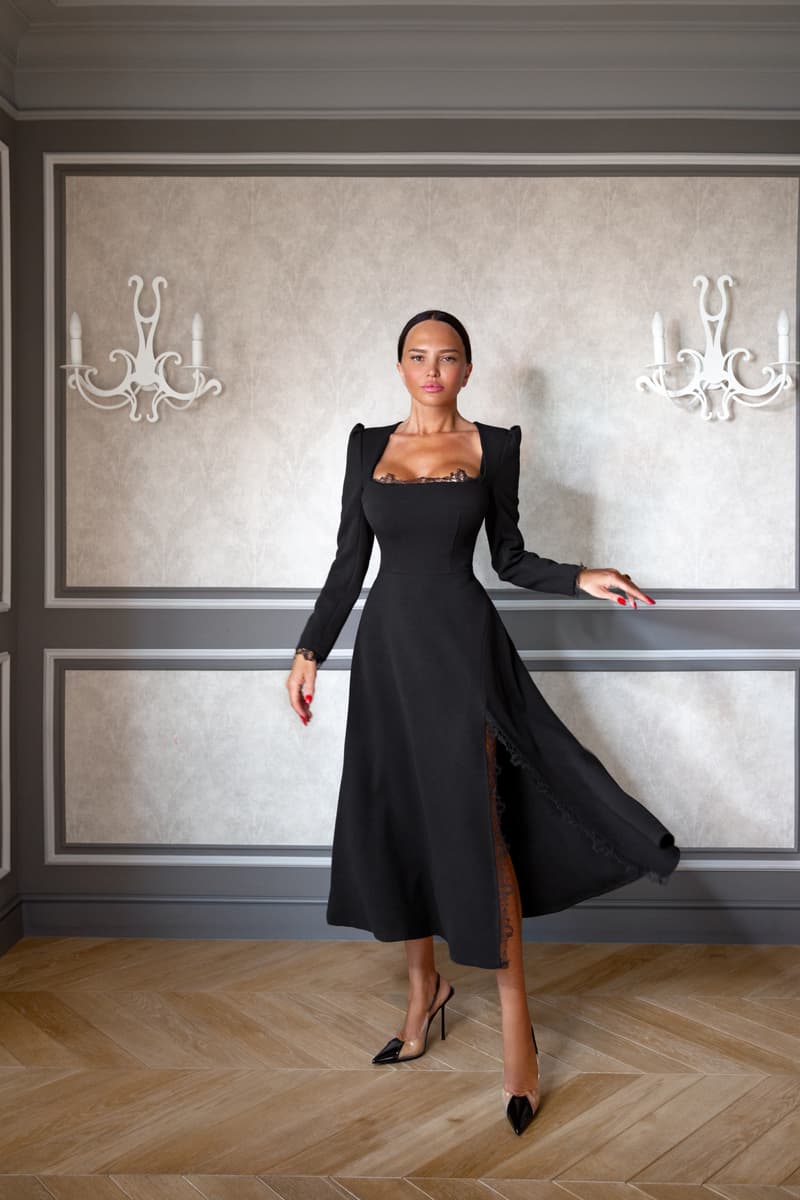 Dress with a square neckline and decorated with braided Spanish lace