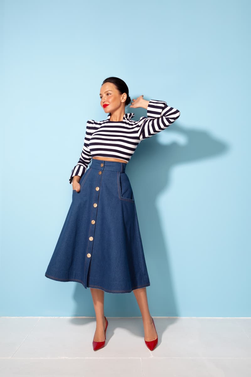 Denim skirt fastened at the front with buttons