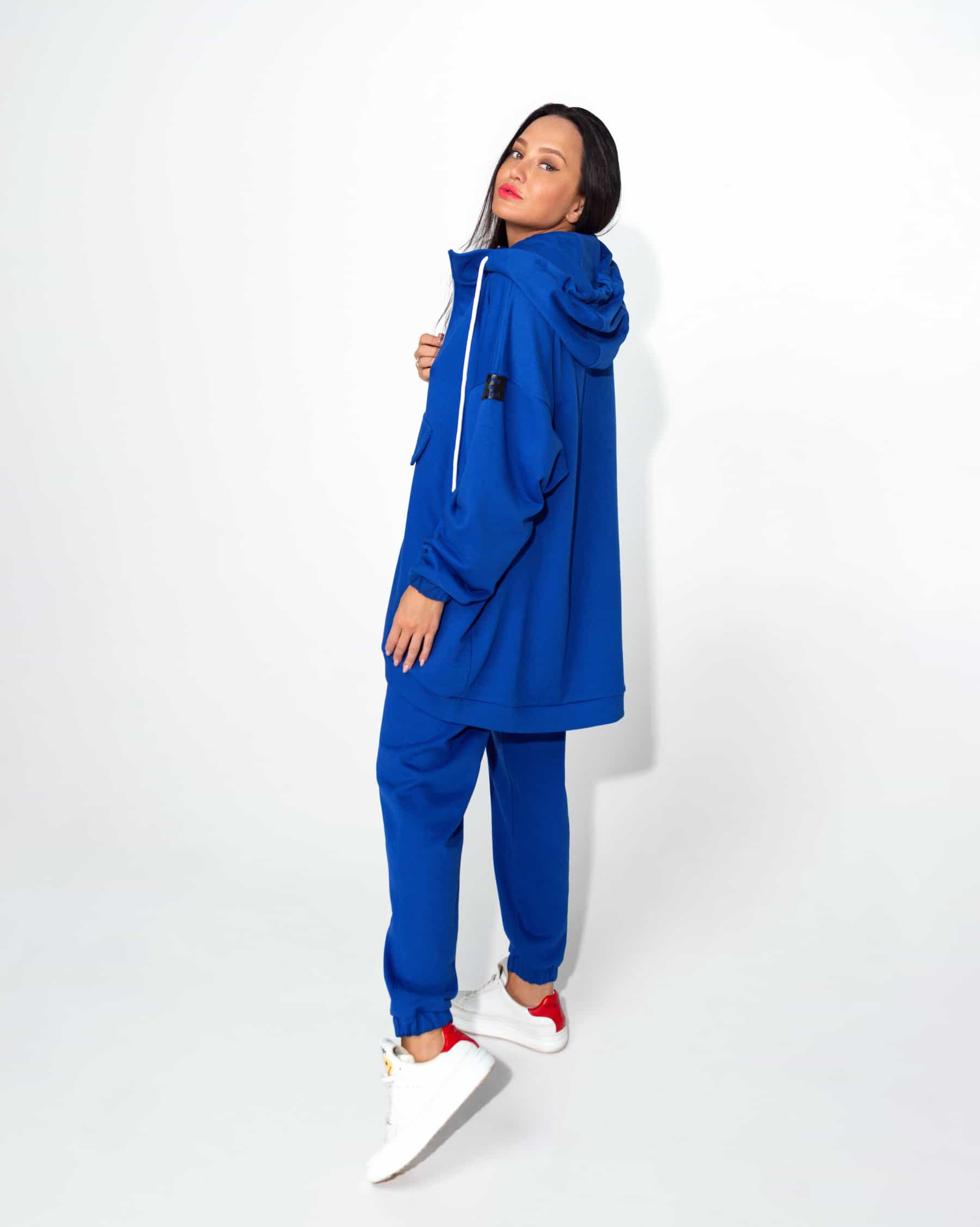 Sports suit in electric blue color.