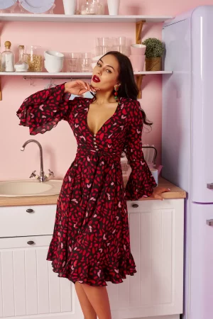 Fitted dress with abstract print and ruffles at the bottom and on the sleeves