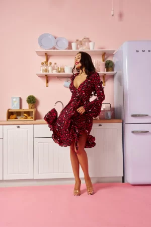 Fitted dress with abstract print and ruffles at the bottom and on the sleeves - Image 4