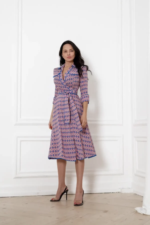 A classic dress with a pink scent