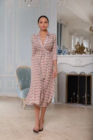 A classic beige dress - Image 3