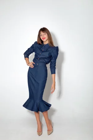 A fitted denim shirt with buttons in a classic cut - Image 5