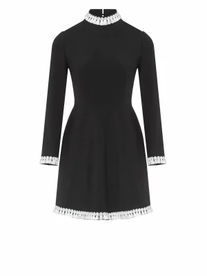 Short dress with a trapeze skirt and embellished with white contrasting ribbon with tassels - Image 6