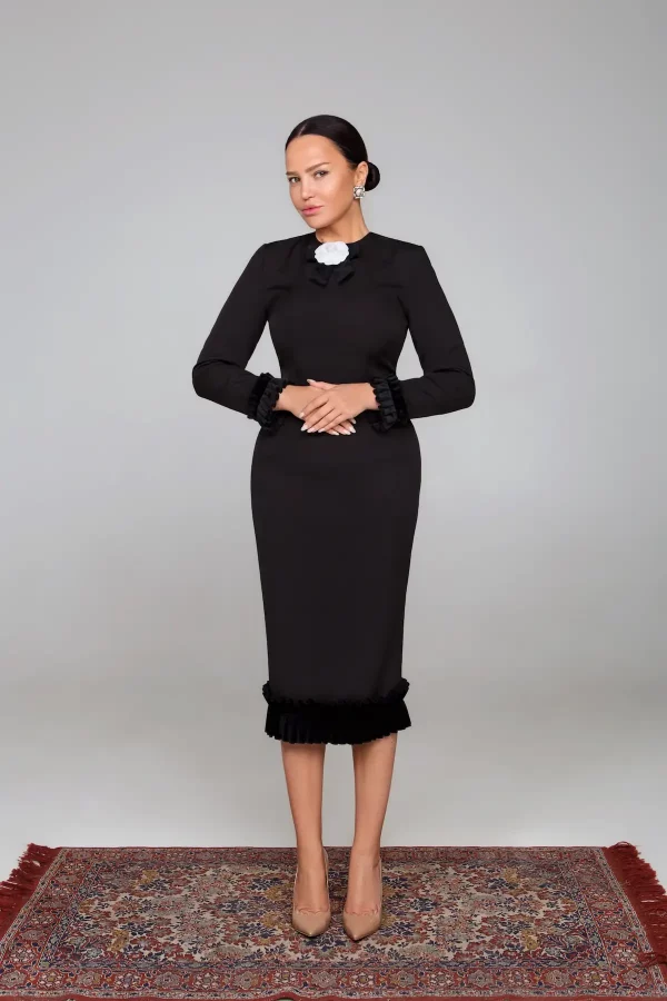 Sheath dress with velvet cuffs