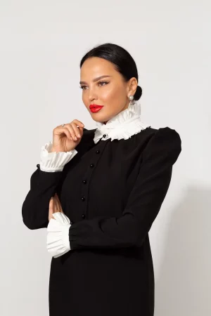 Straight-cut dress with detachable cotton cuffs and collar - Image 3