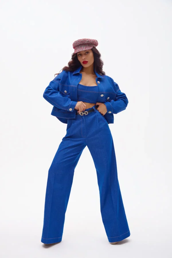 Jeans with pleats and metal inserts on the pockets