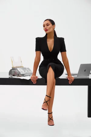Black sheath dress with a wide belt - Image 3