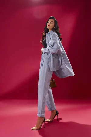 The pants are narrowed to the bottom in a stripe - Image 4