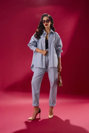 The pants are narrowed to the bottom in a stripe - Image 5