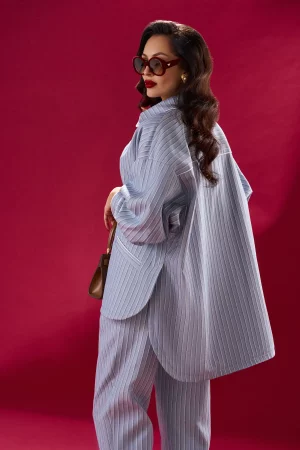 The pants are narrowed to the bottom in a stripe - Image 6