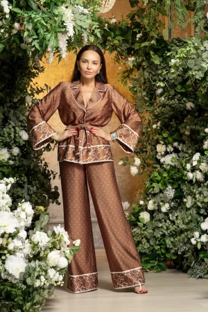 Loose trouser suit with contrast trim and belt