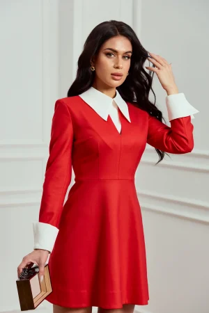 Червона приталена сукня зі спідницею-трапецією з гострим коміром, що відстібається, і манжетами