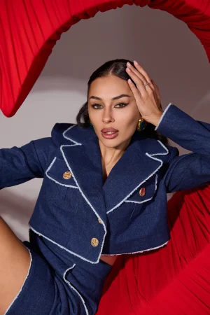 Джинсовий укорочений жакет з бахромою