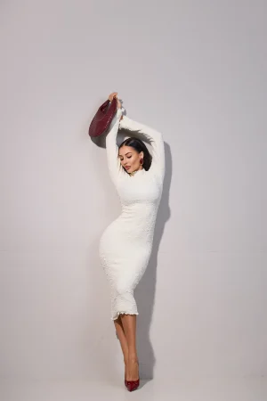 Трикотажна сукня букле молочного кольору