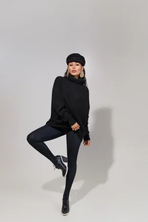 Светр з високим горлом чорного кольору