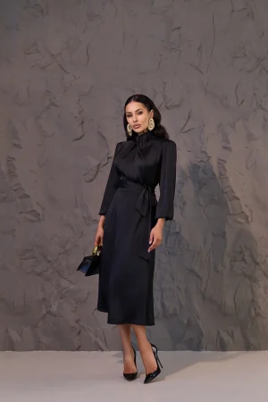 Чорна шовкова сукня міді з поясом