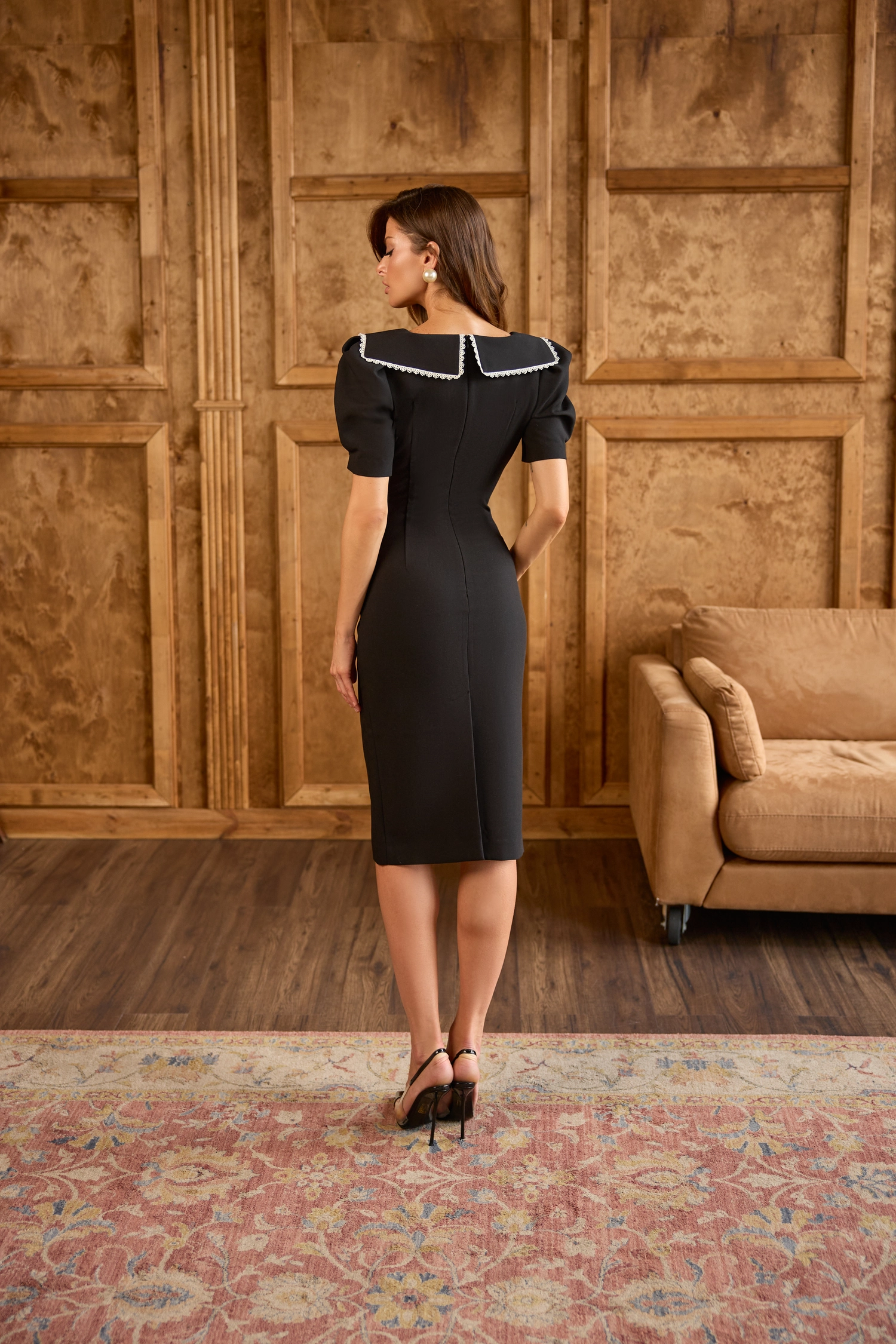 Black sheath dress with a geometric collar - Image 5