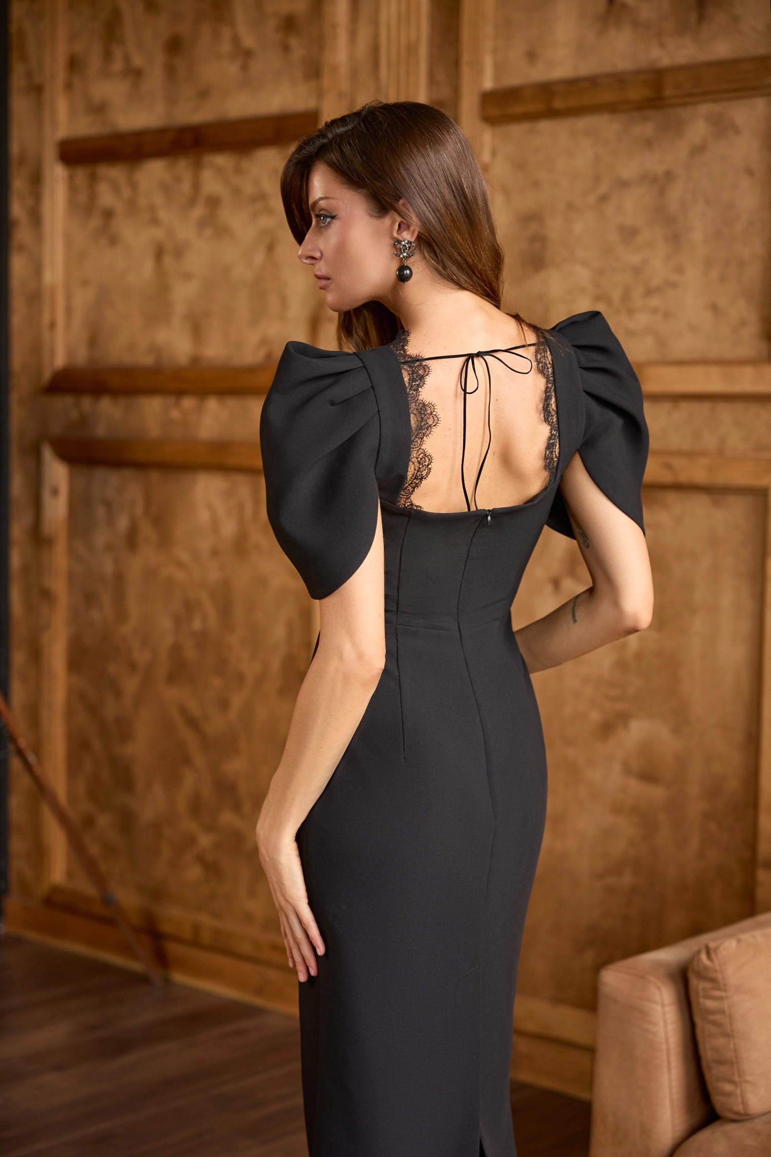 Black sheath dress with cap sleeves - Image 9